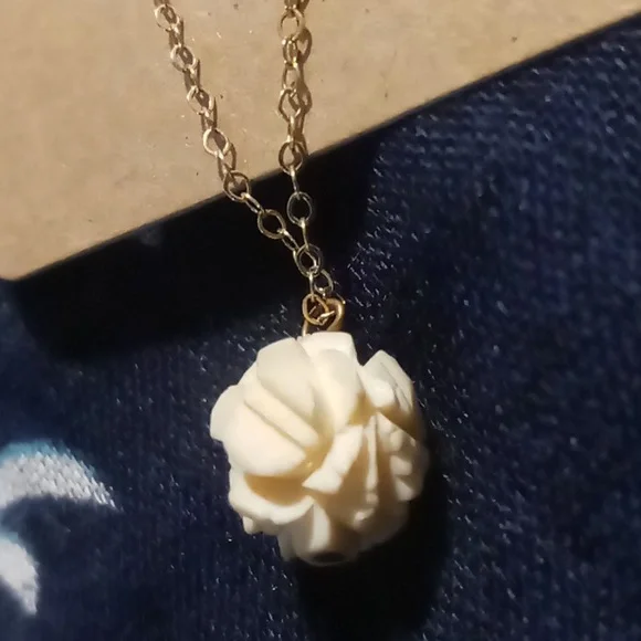 Vintage Gold 1/20 Gf 12k Necklace with Cream Rose Pendant. 20 In Long - Picture 3 of 9